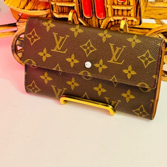 Louis Vuitton Monogram trifold long wallet - Picture 10 of 15